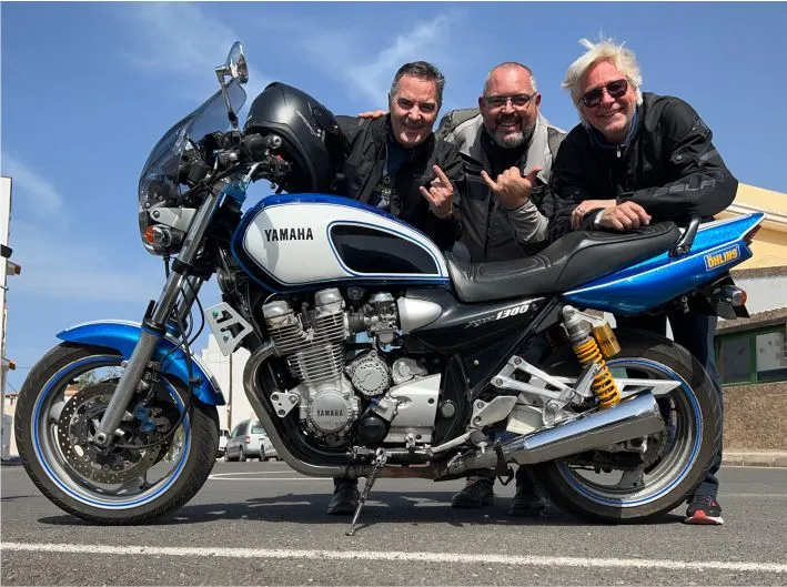 Javier, motorcycle tour guide, with two happy clients in Ajuy, Fuerteventura, during a full island tour on a Yamaha XJR1300SP.